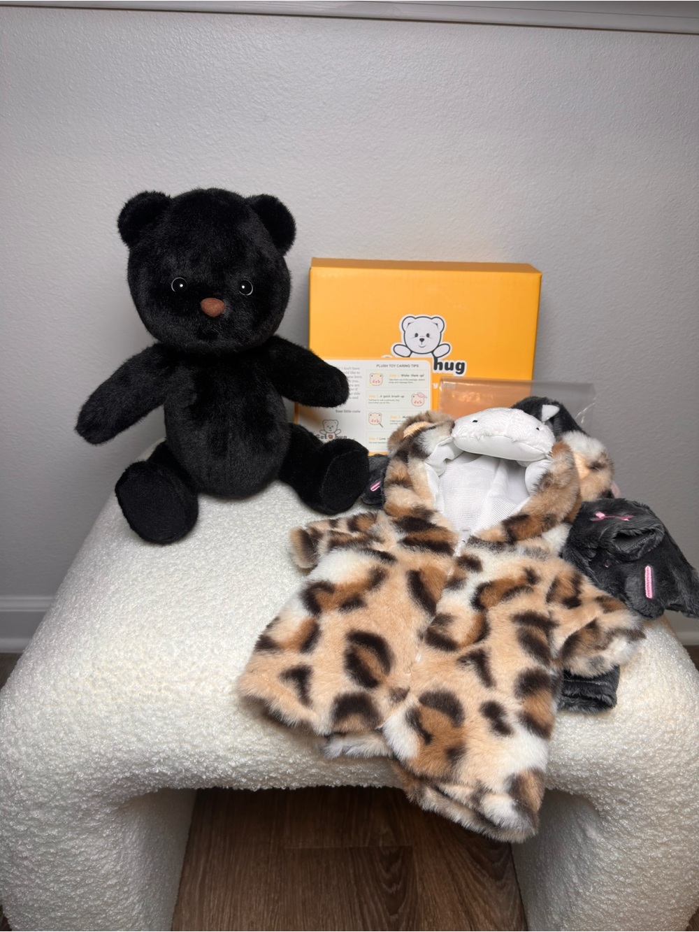 Getahug Black Bear / BNIB / With 2 costumes / All brand new